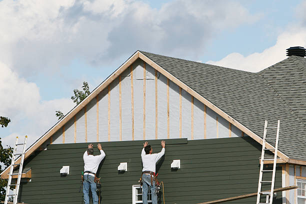 Professional Emergency Siding Repair technician working in Kenilworth, PA